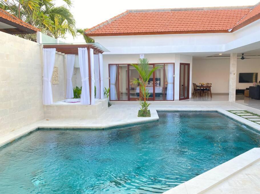 Villa Akmali Umalas 2Br With Private Pool & Jacuzzi Чангу Екстер'єр фото